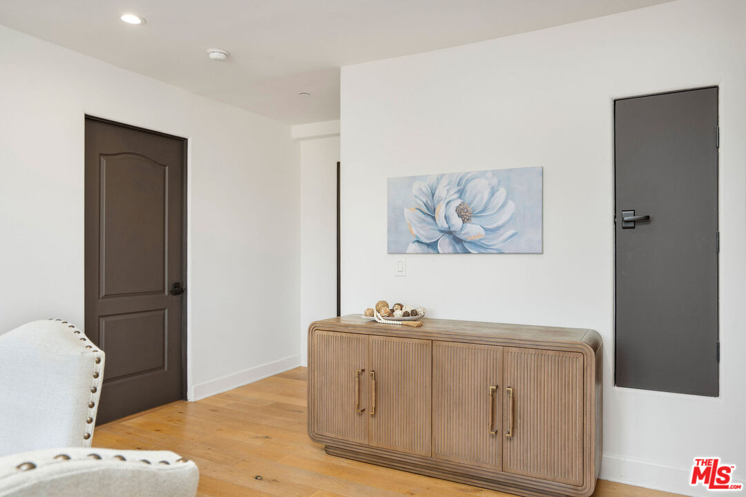 10523 Ashton Ave Unit: 301