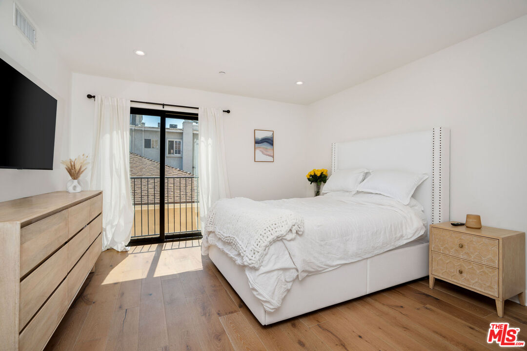 10523 Ashton Ave Unit: 301