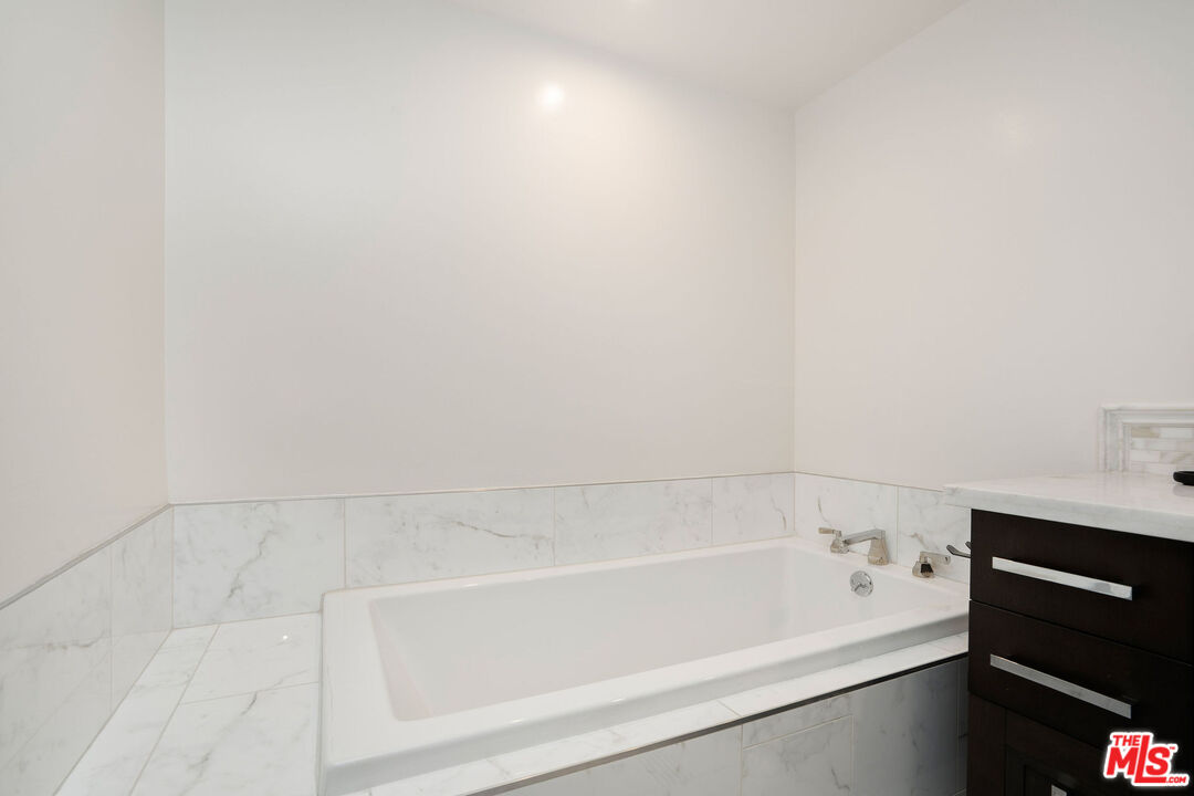 10523 Ashton Ave Unit: 301