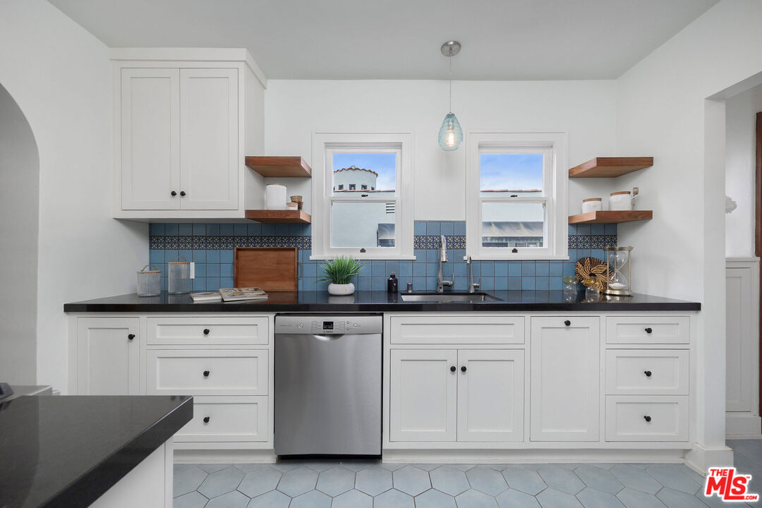 901 S Ogden Dr