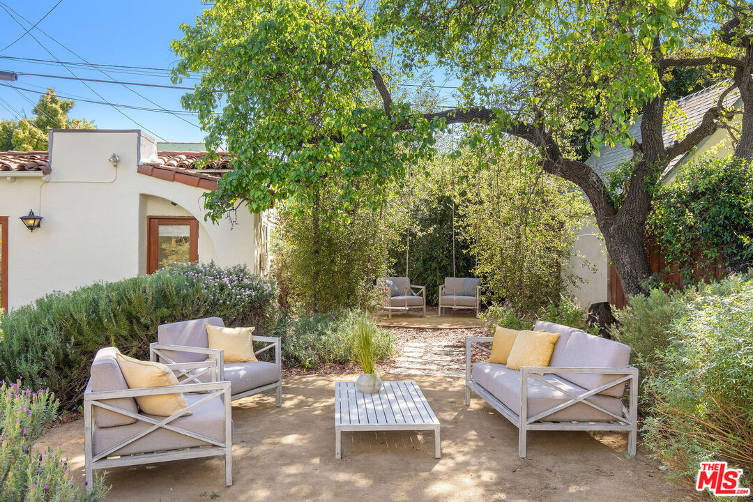 1110 Hi Point St
