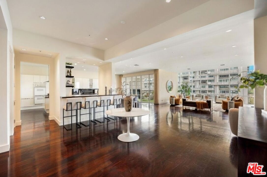 10380 Wilshire Blvd Unit: 902