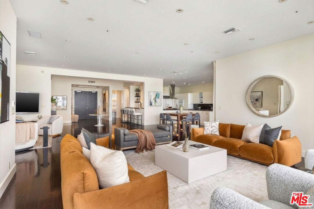 10380 Wilshire Blvd Unit: 902
