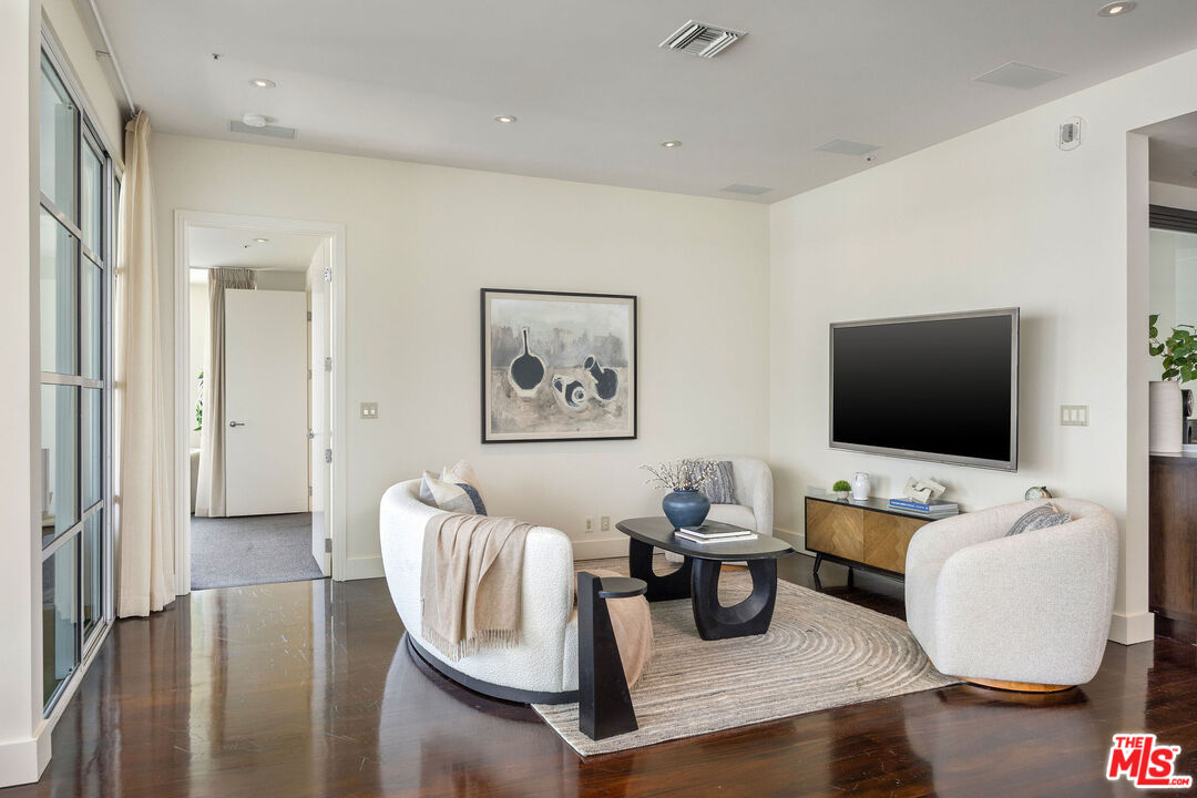 10380 Wilshire Blvd Unit: 902