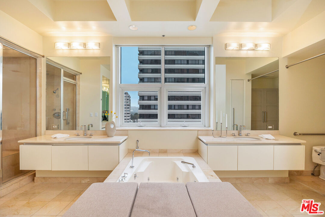 10380 Wilshire Blvd Unit: 902