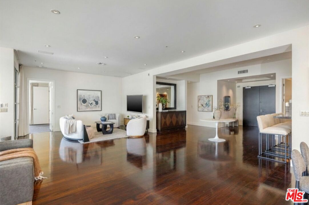 10380 Wilshire Blvd Unit: 902