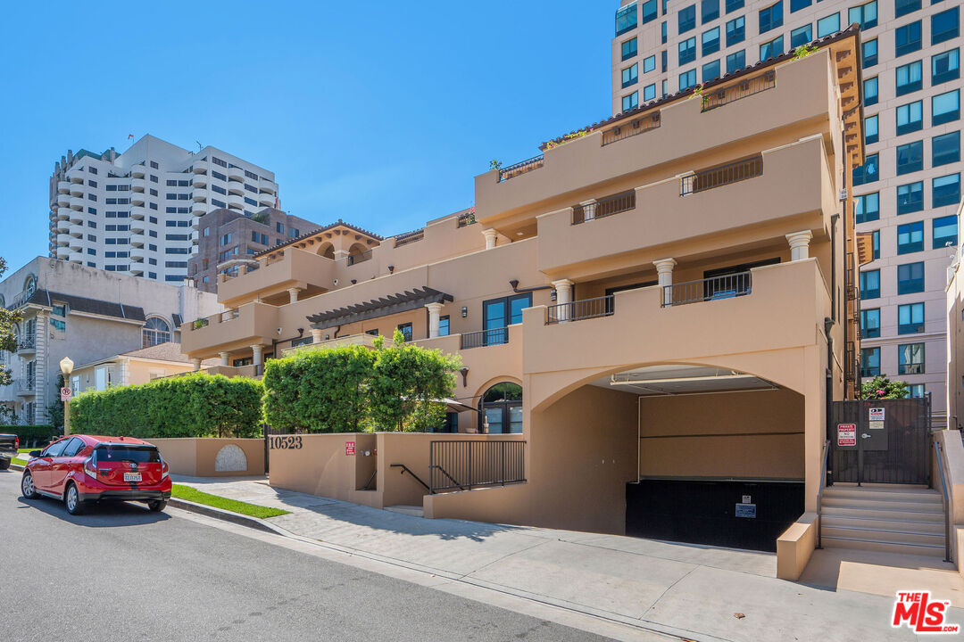 10523 Ashton Ave Unit: 301