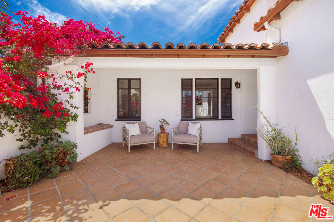 1663 S Genesee Ave