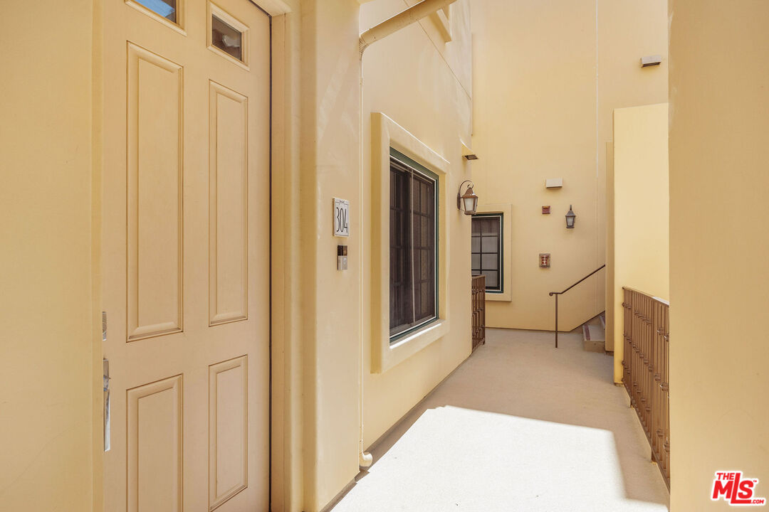 851 N San Vicente Blvd Unit: 304