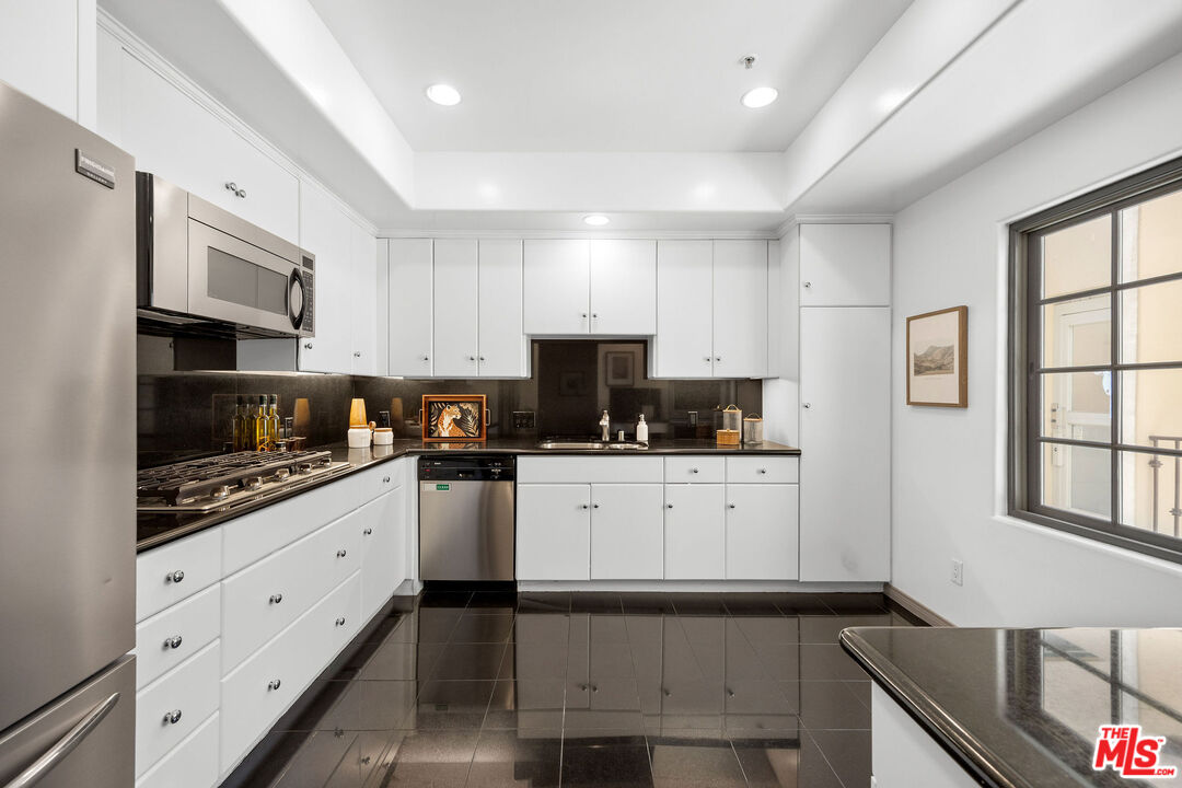 851 N San Vicente Blvd Unit: 304