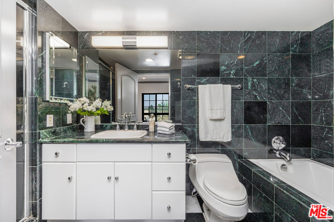 851 N San Vicente Blvd Unit: 304