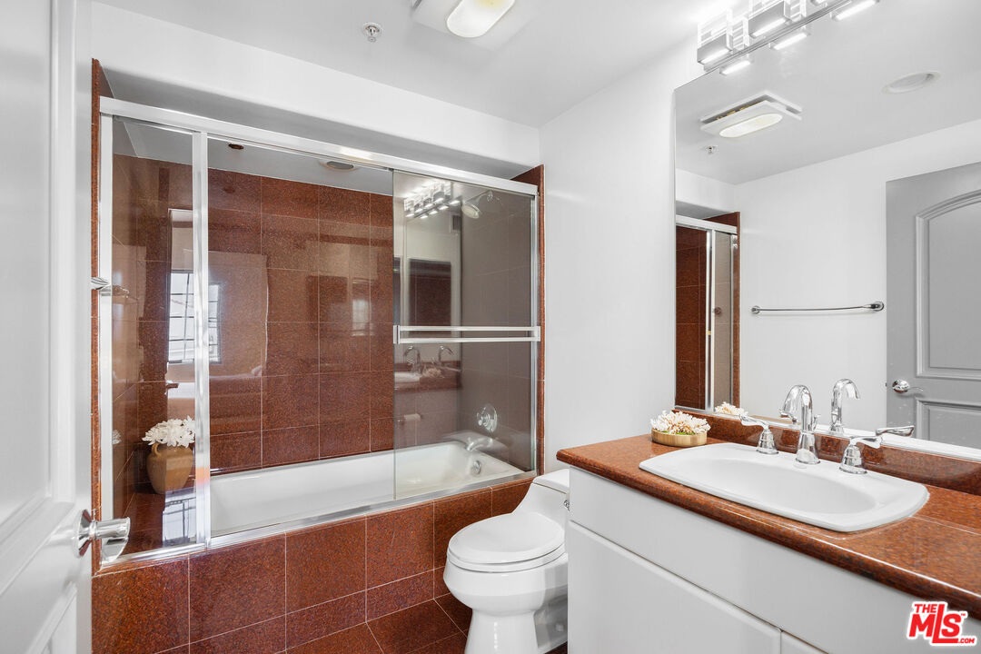 851 N San Vicente Blvd Unit: 304