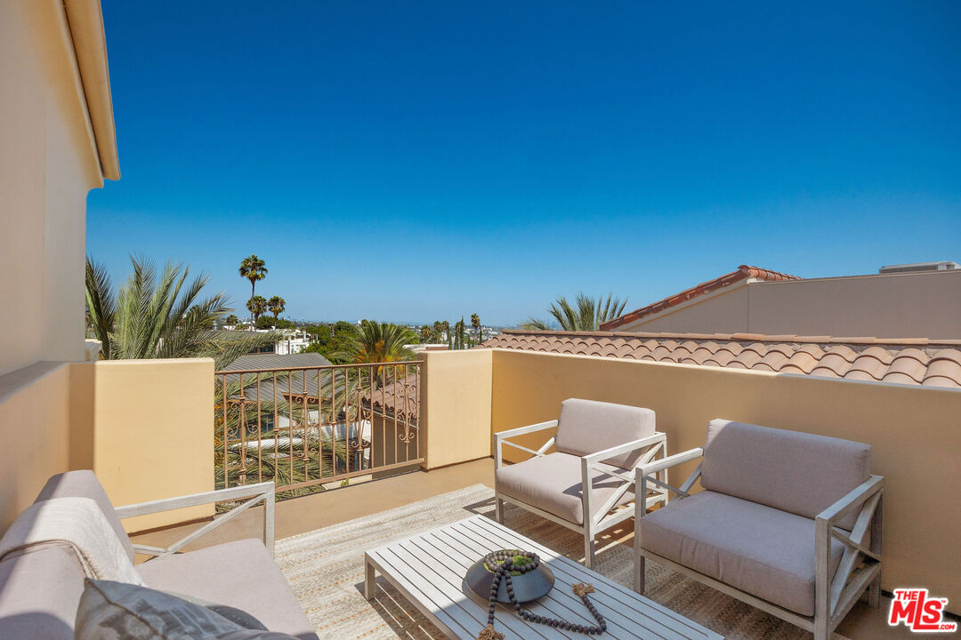 851 N San Vicente Blvd Unit: 304