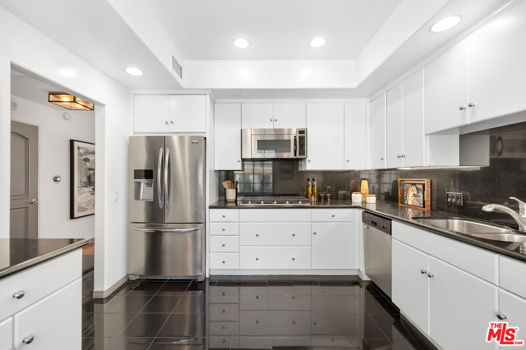 851 N San Vicente Blvd Unit: 304