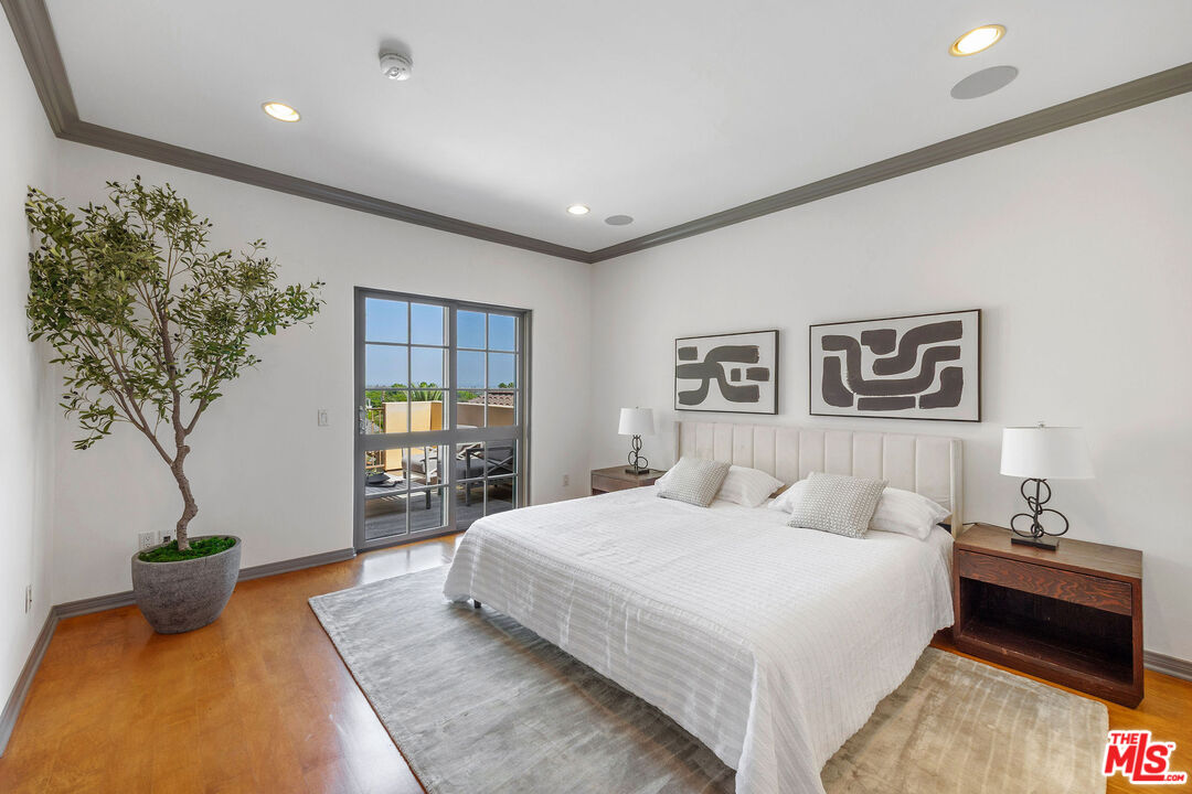 851 N San Vicente Blvd Unit: 304