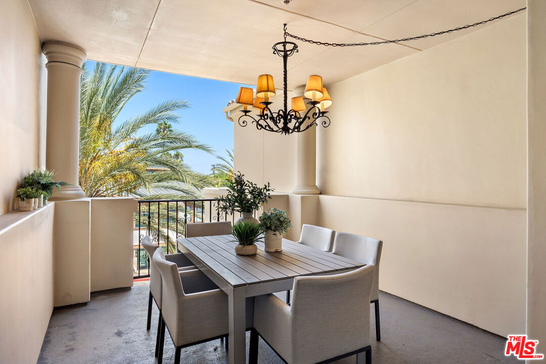 851 N San Vicente Blvd Unit: 304
