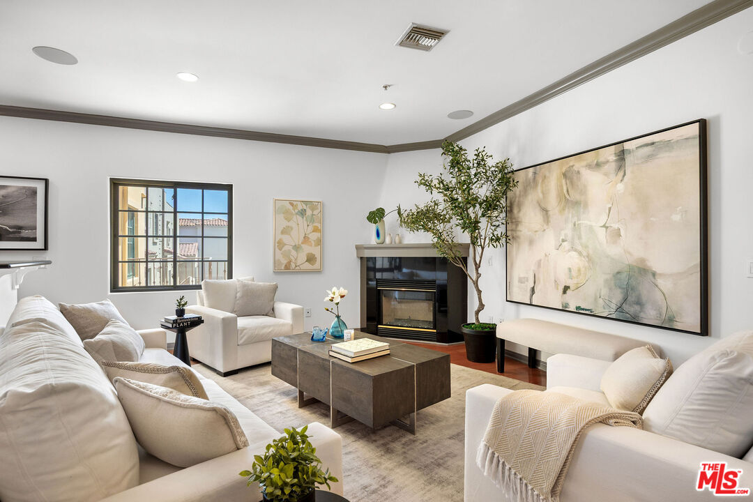 851 N San Vicente Blvd Unit: 304