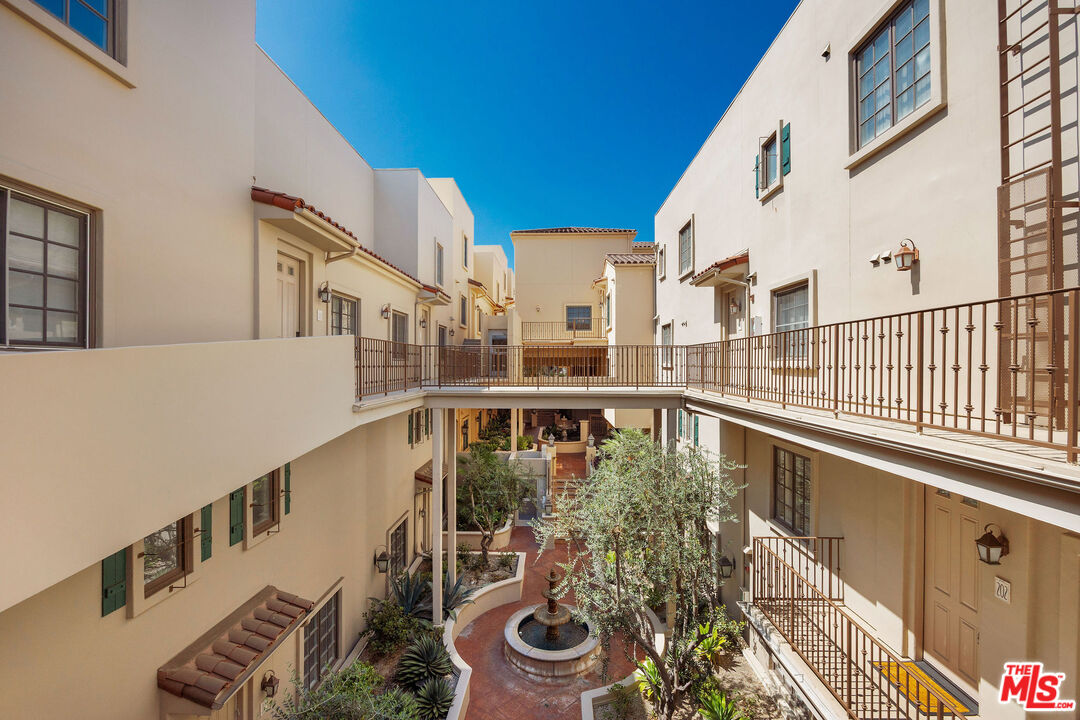851 N San Vicente Blvd Unit: 304