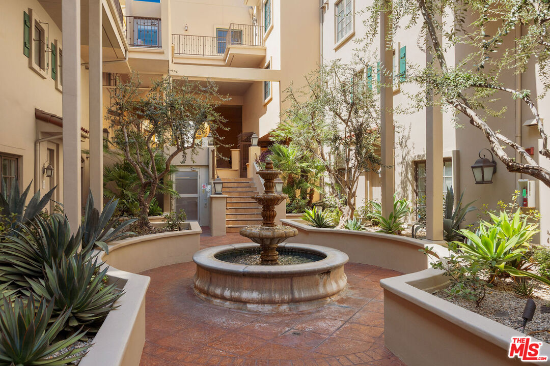851 N San Vicente Blvd Unit: 304