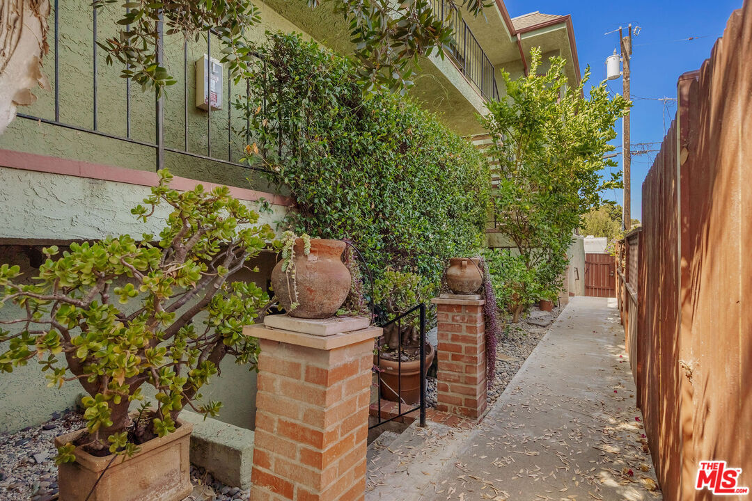 3115 6th St Unit: 4