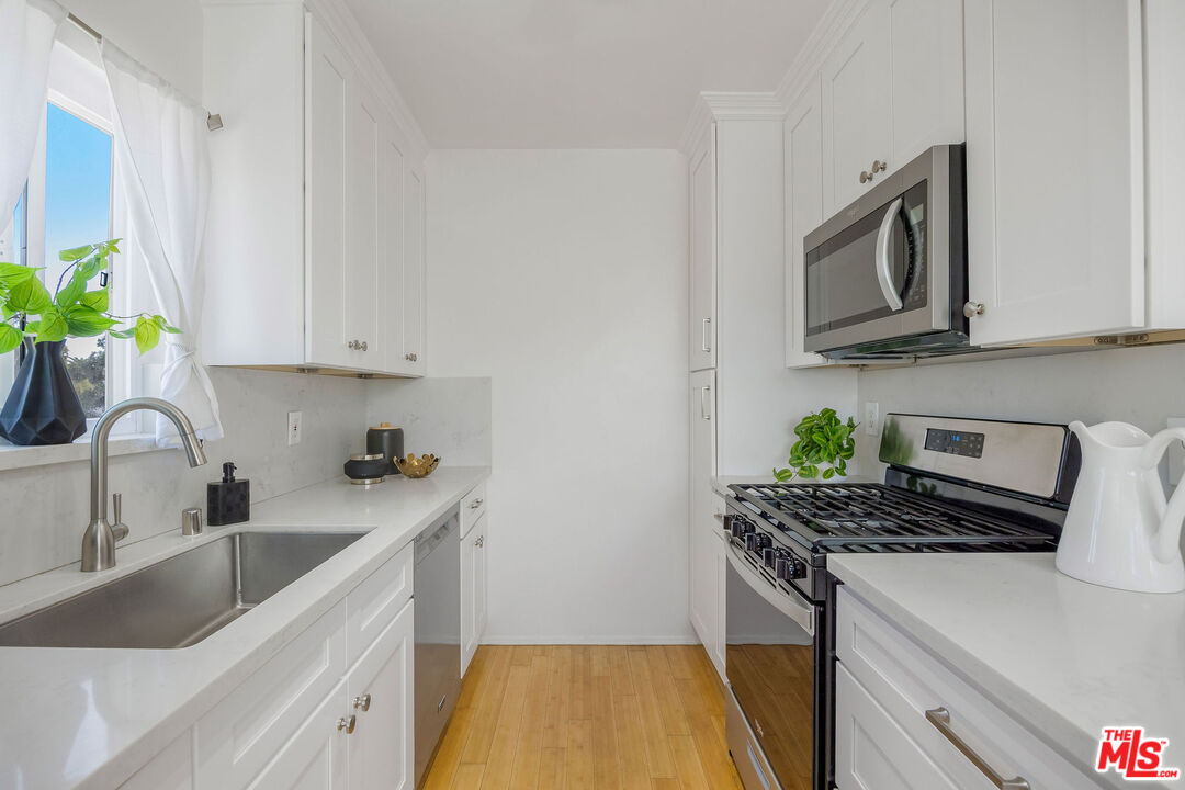 3115 6th St Unit: 4