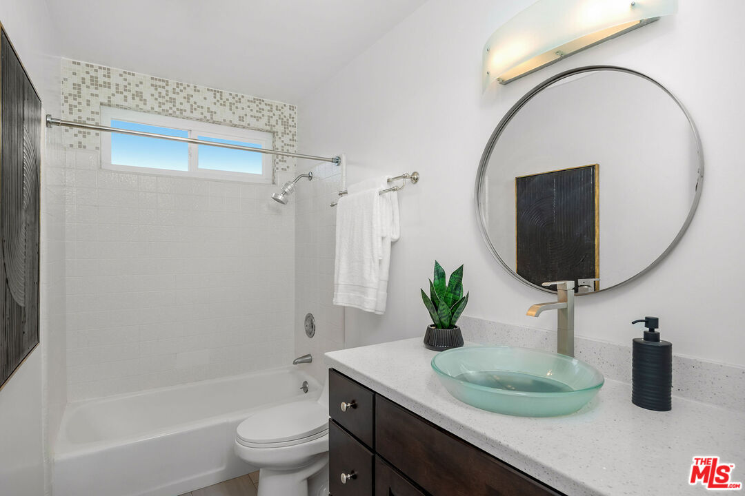 3115 6th St Unit: 4