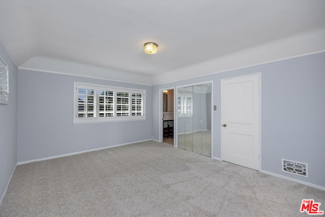 6527 Whitworth Dr