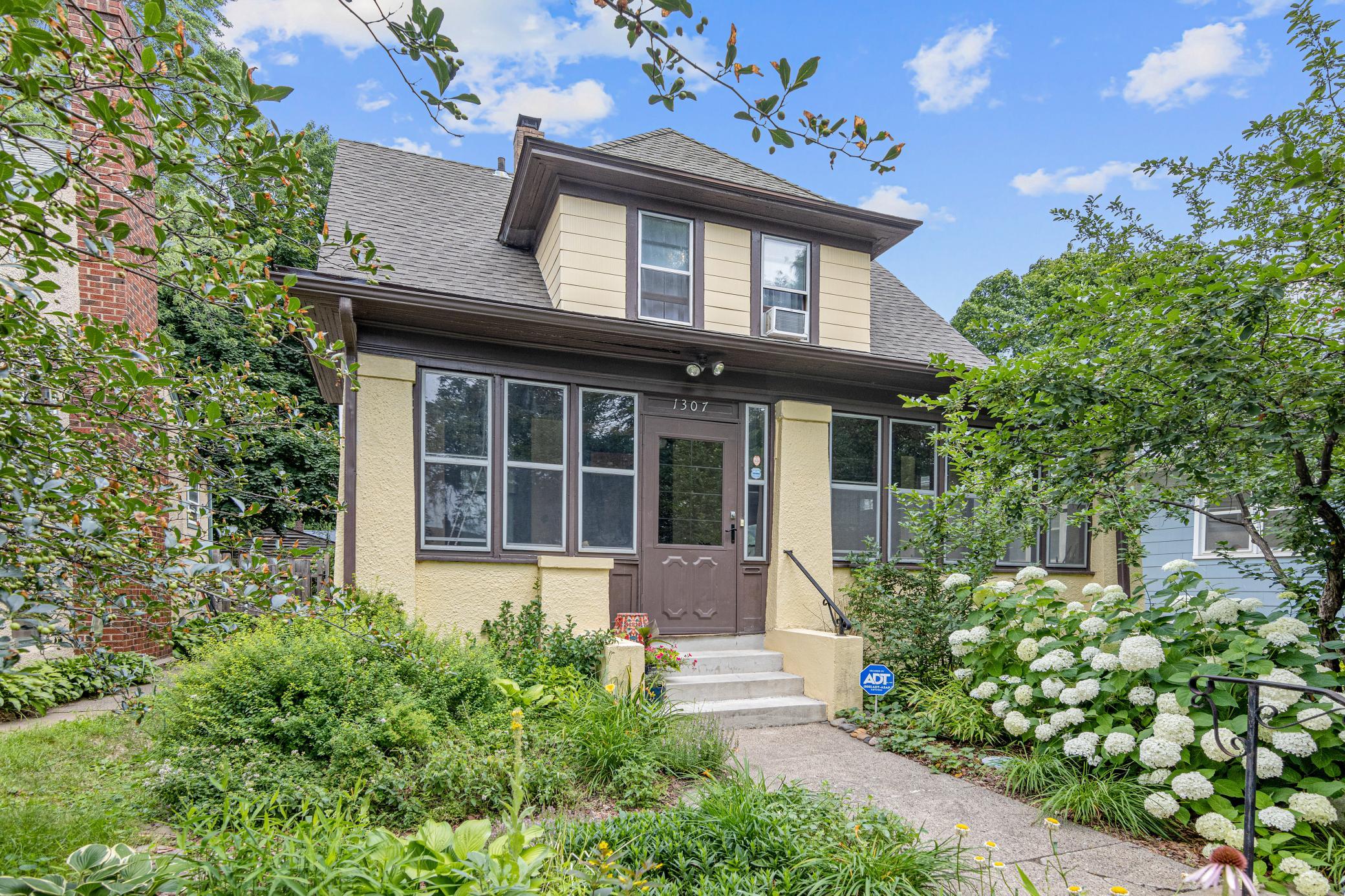 1307 Seminary Avenue