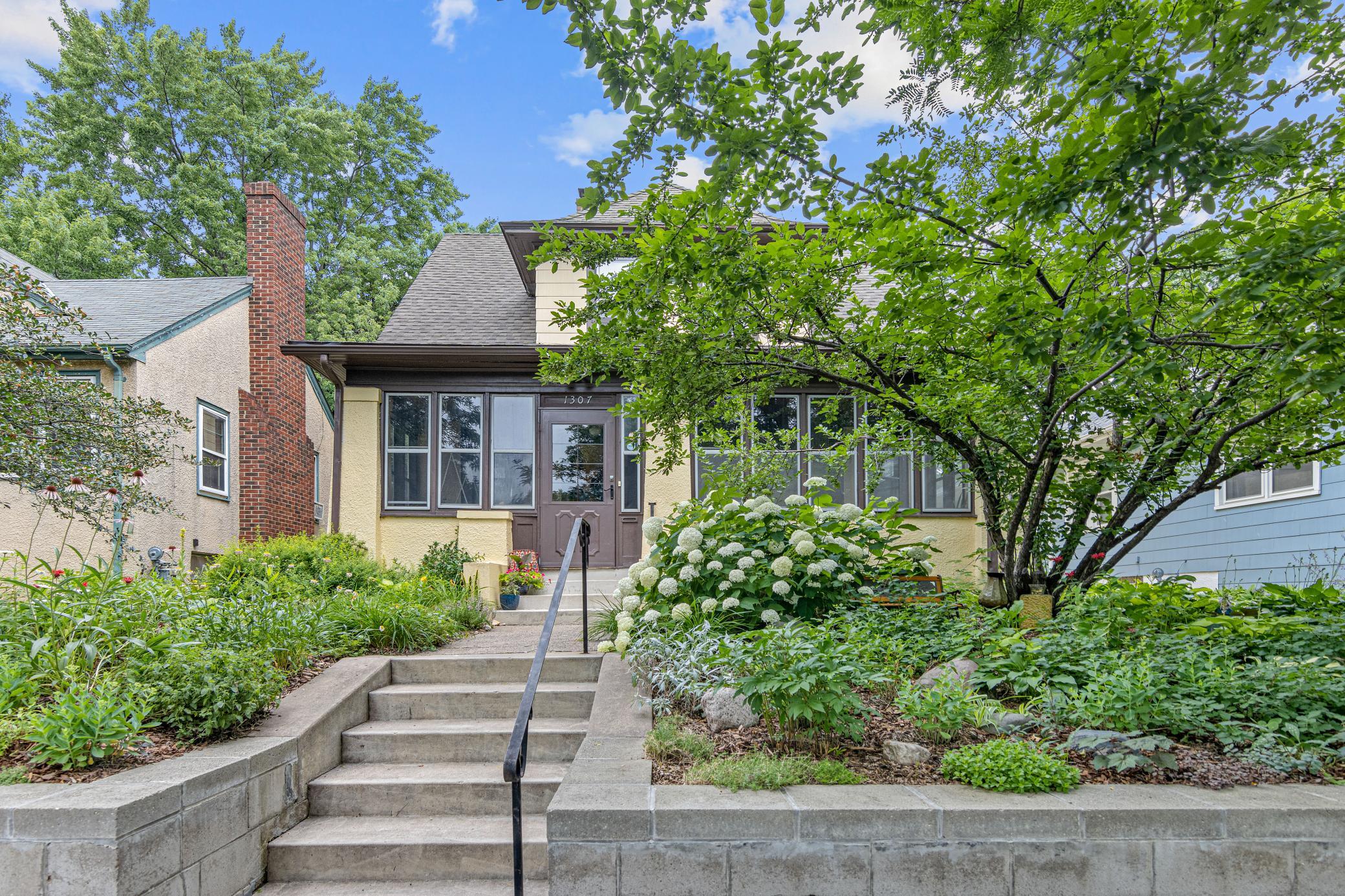 1307 Seminary Avenue