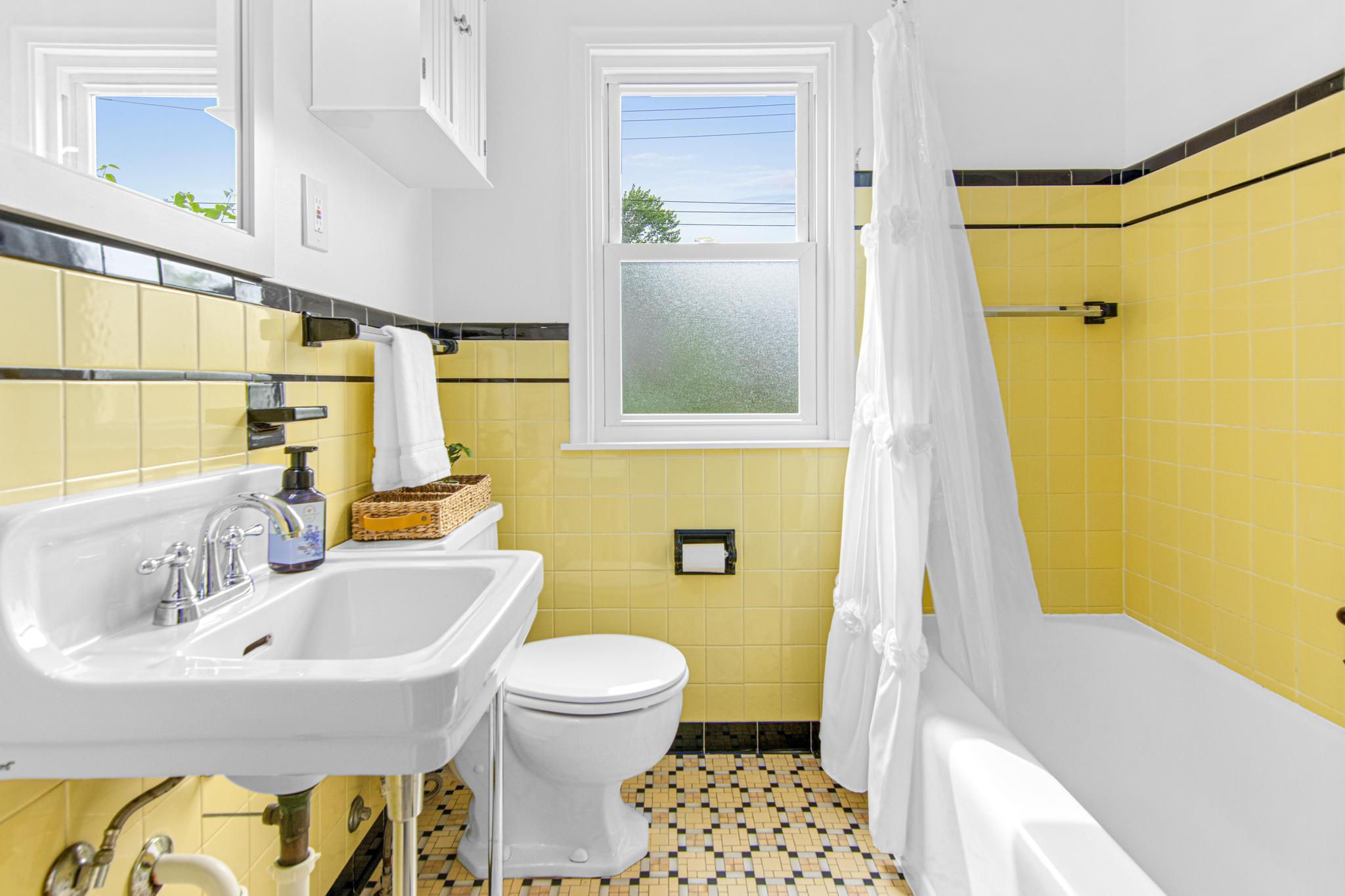 1693 Montreal Avenue