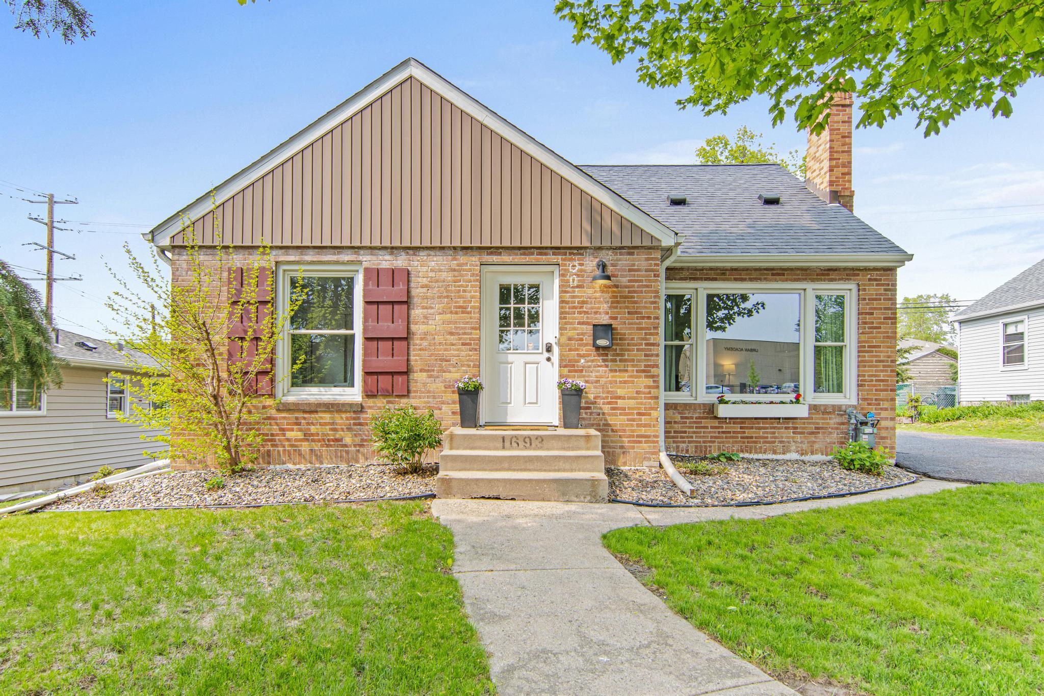 1693 Montreal Avenue