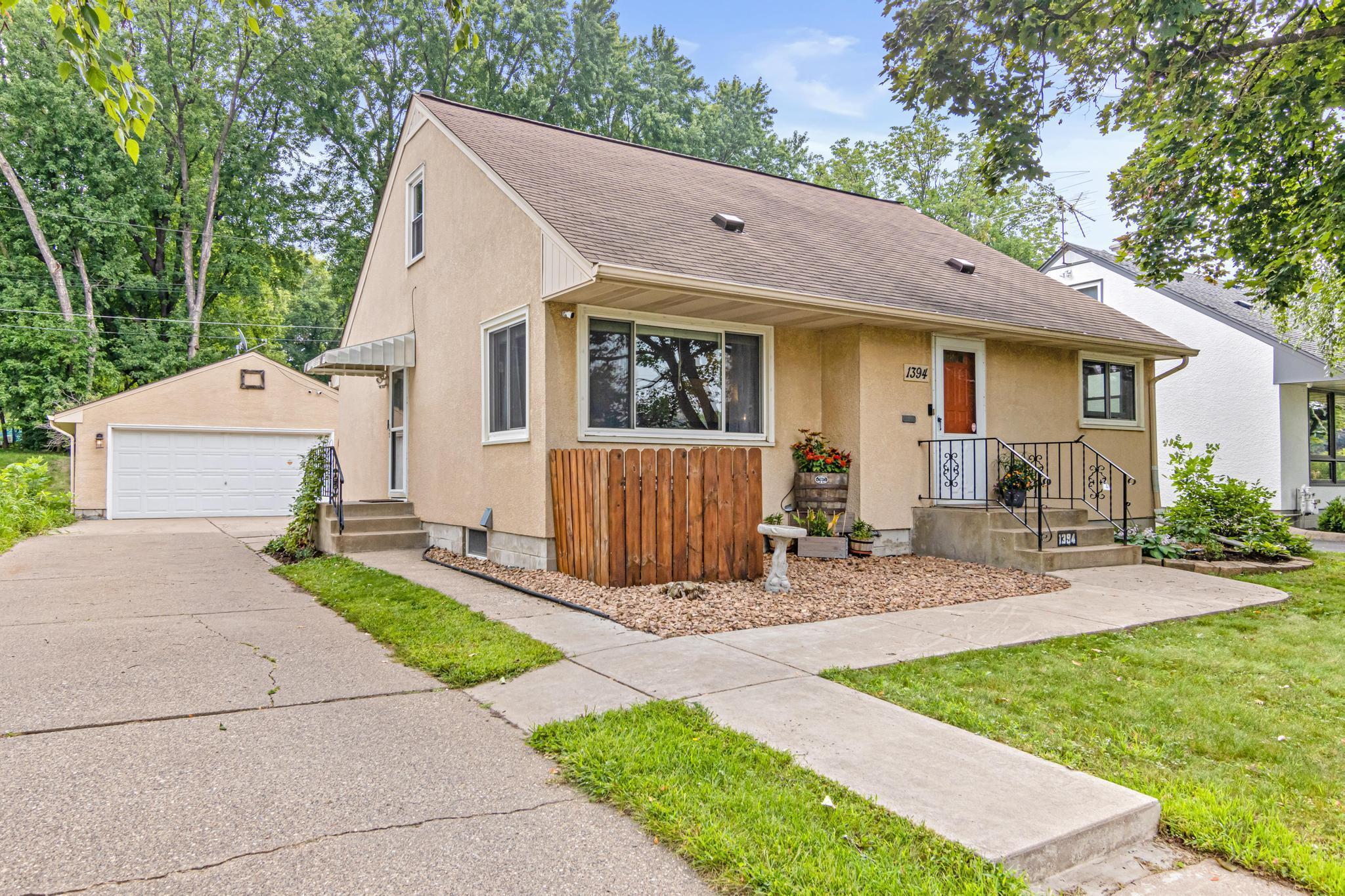 1394 Clarence Street