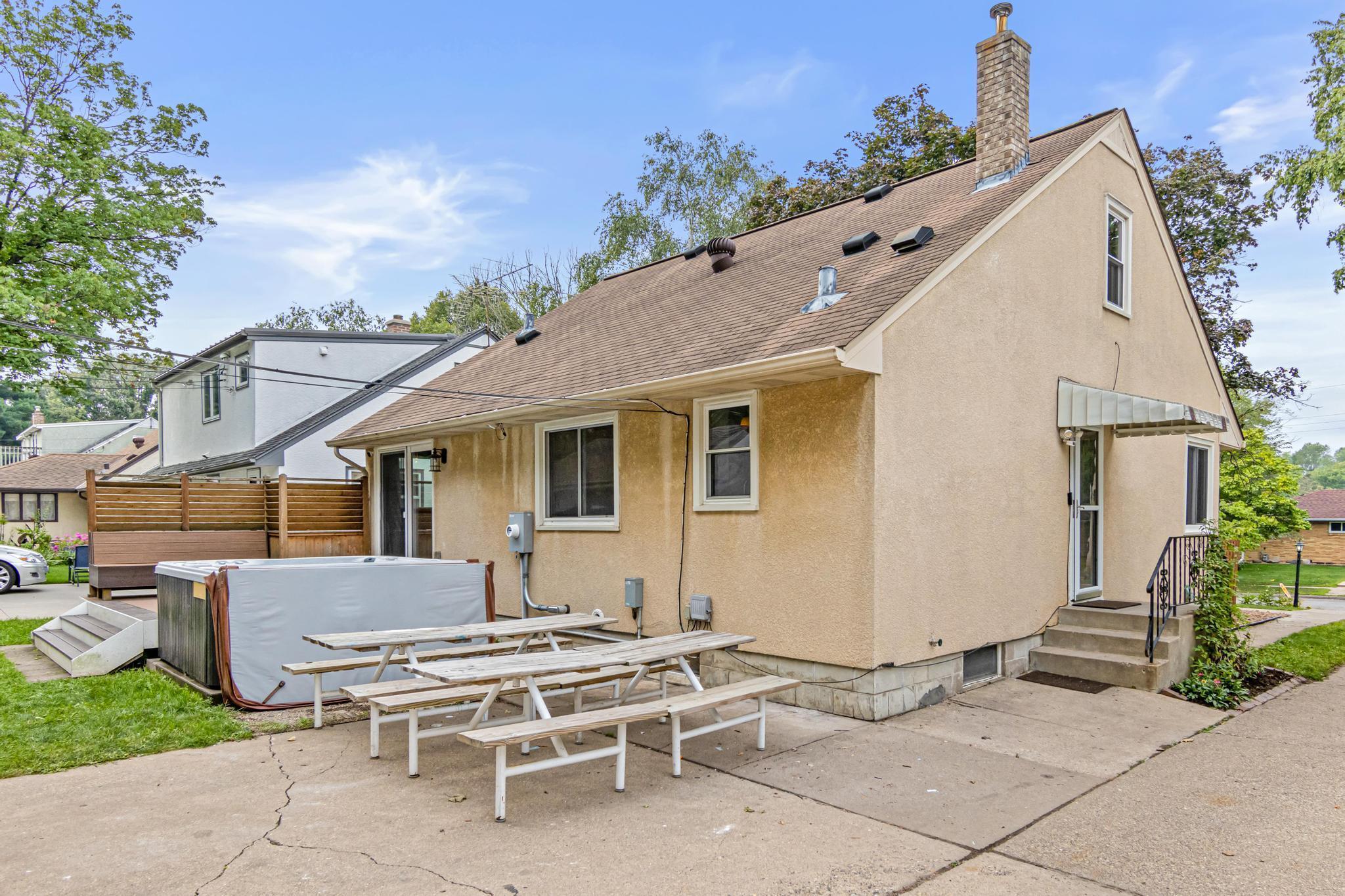 1394 Clarence Street