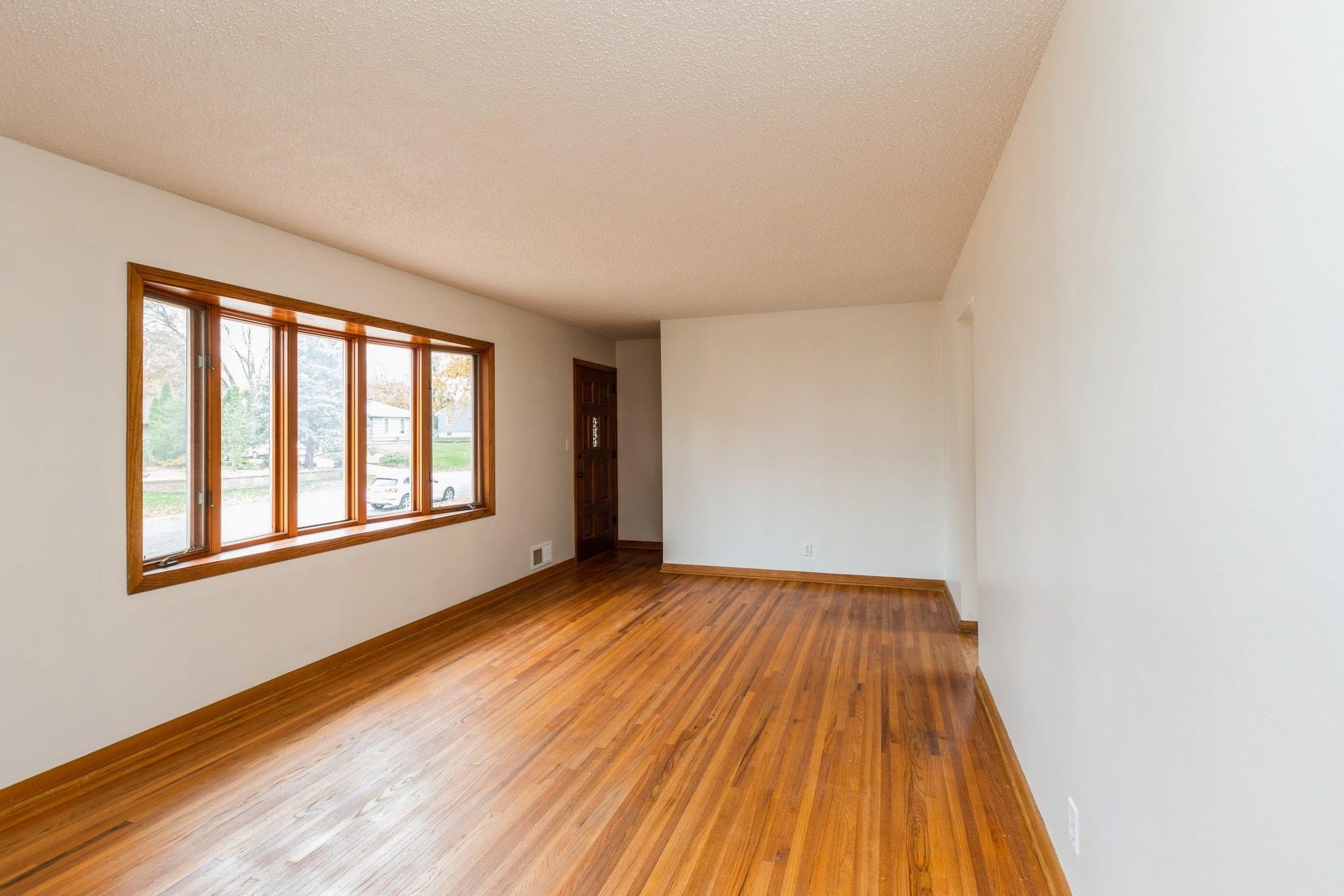 33 Ferndale Street N