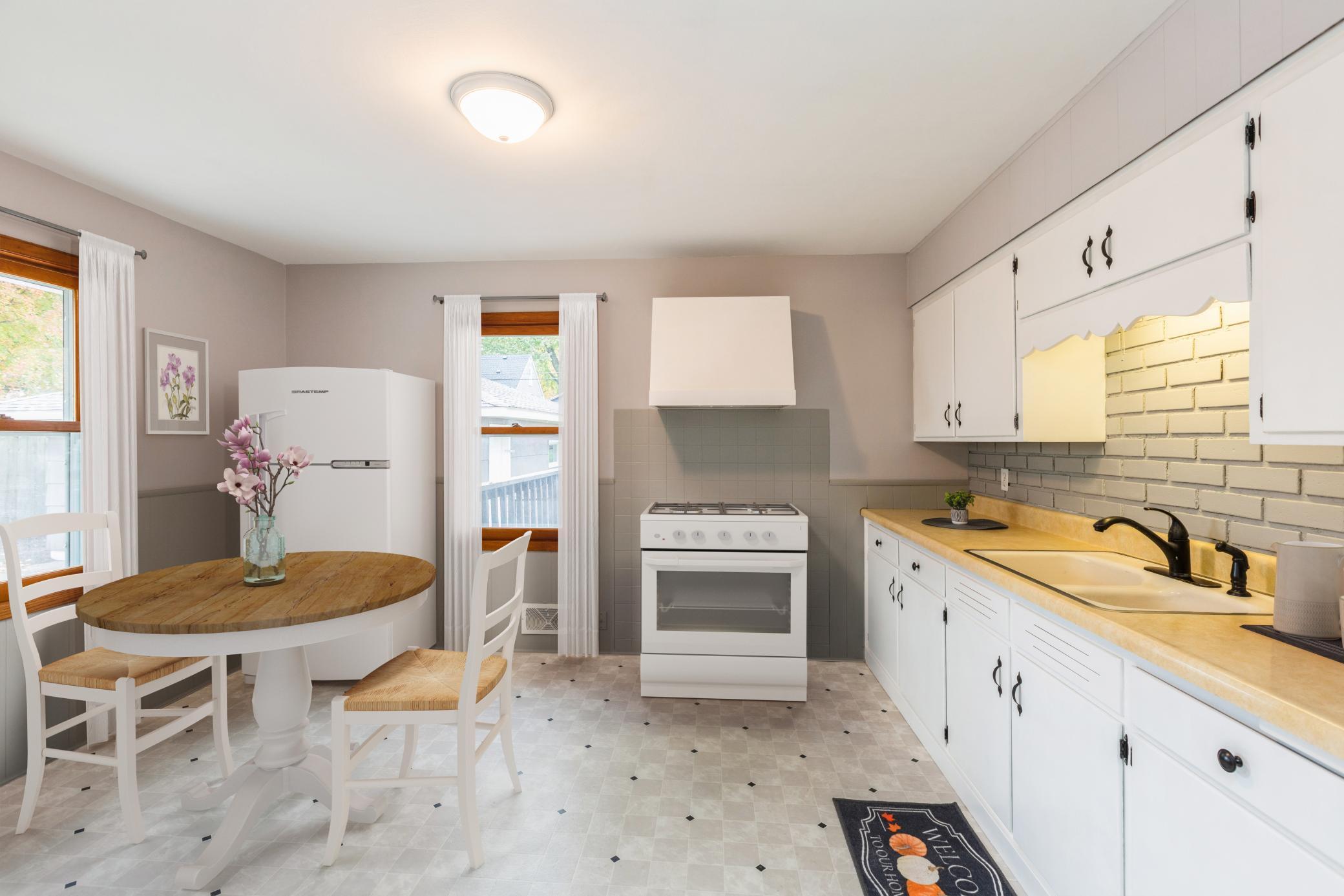 33 Ferndale Street N