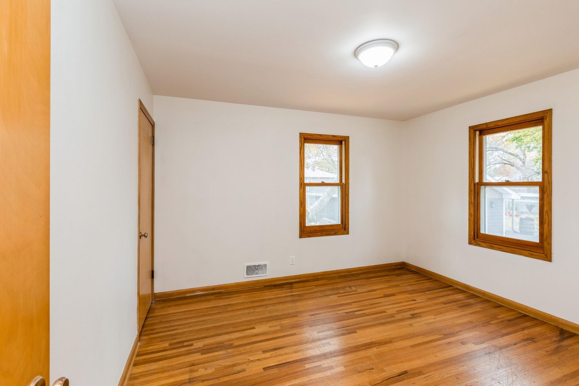 33 Ferndale Street N