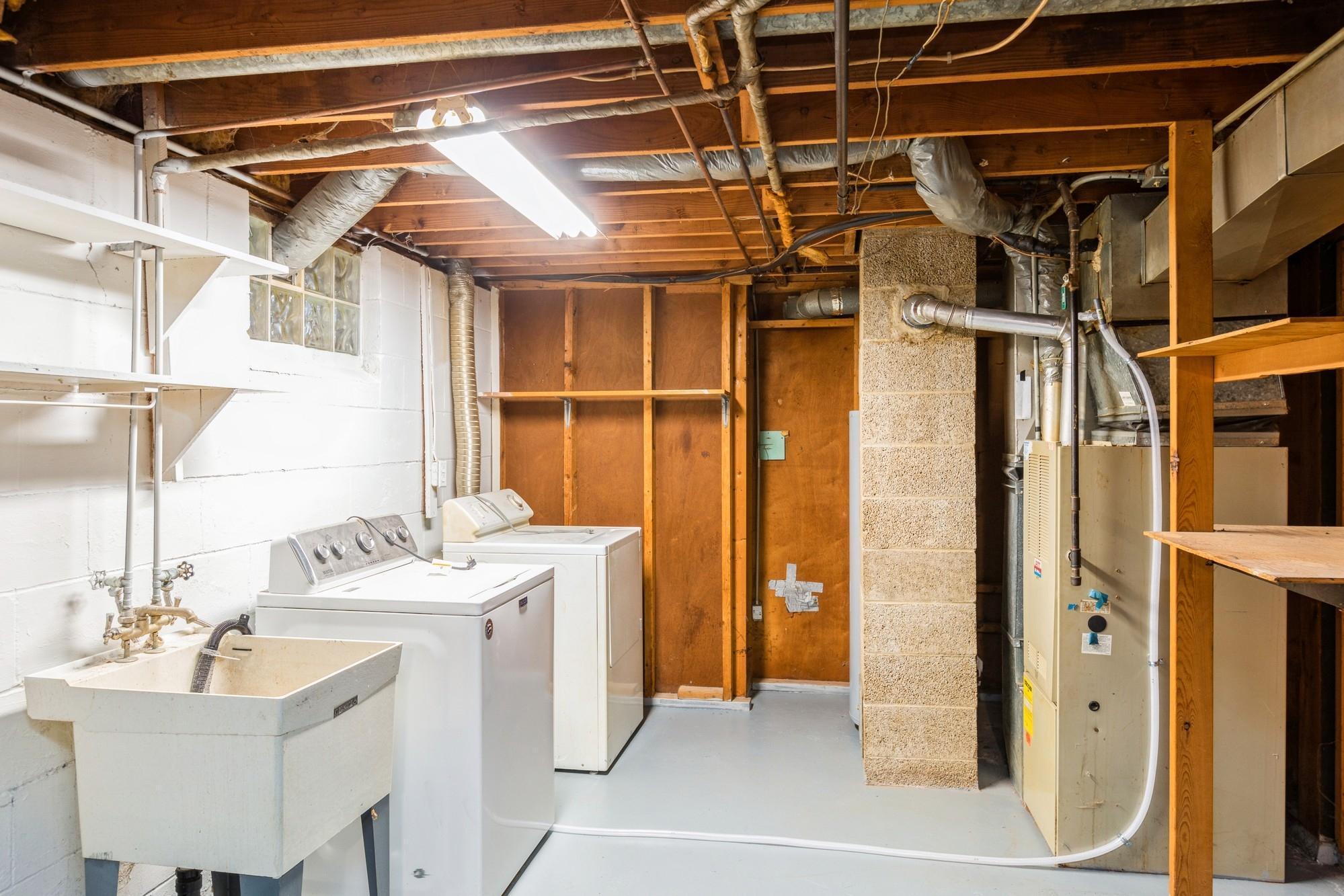 33 Ferndale Street N