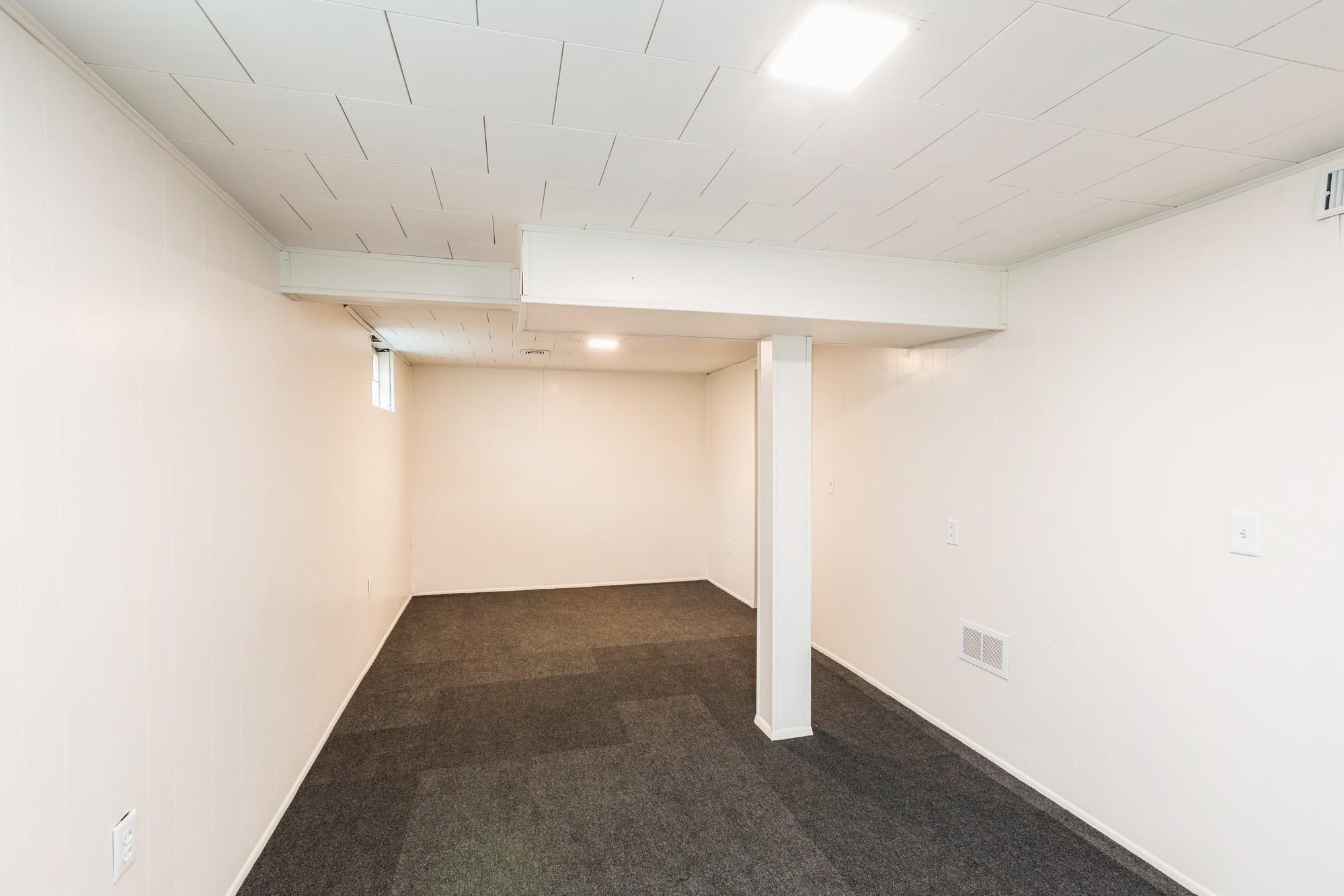 33 Ferndale Street N