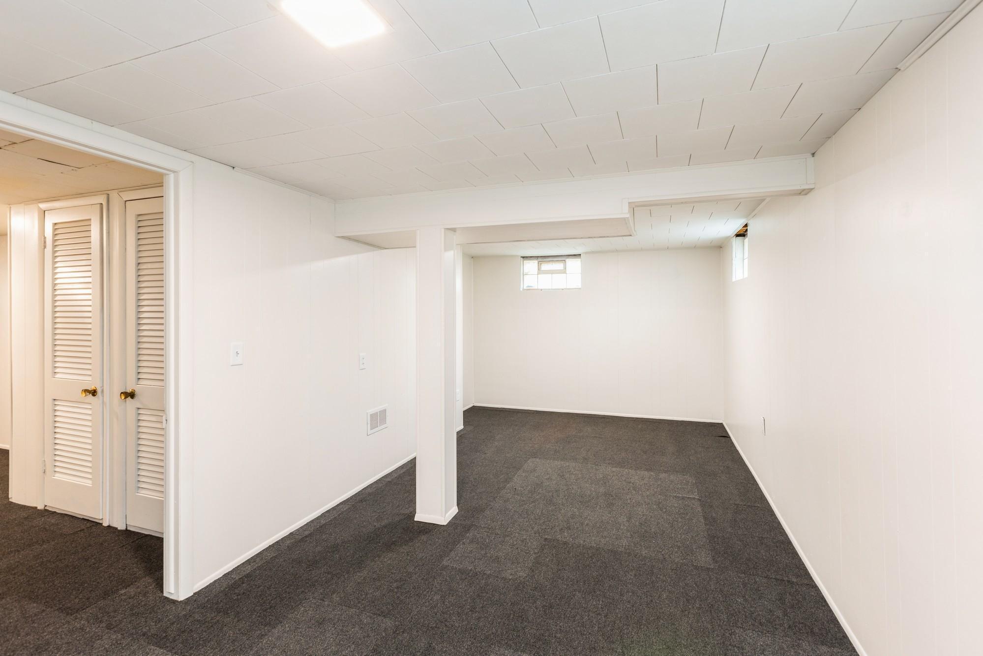 33 Ferndale Street N