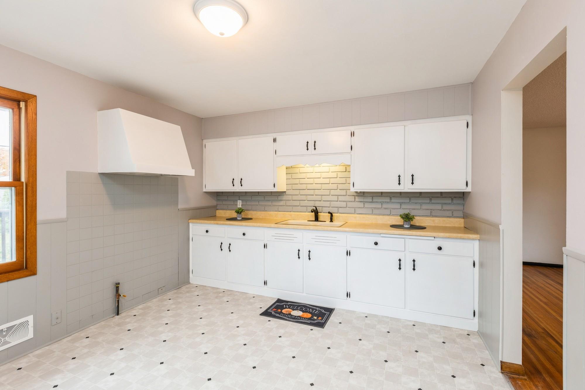 33 Ferndale Street N