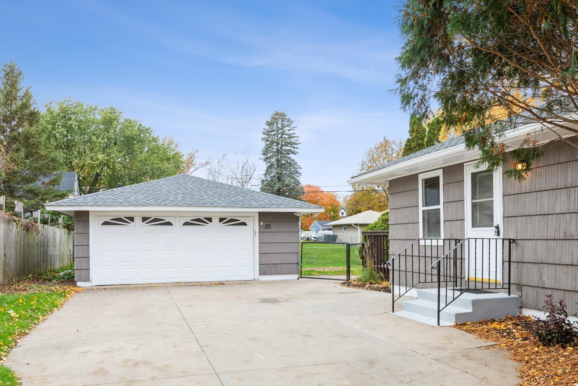 33 Ferndale Street N