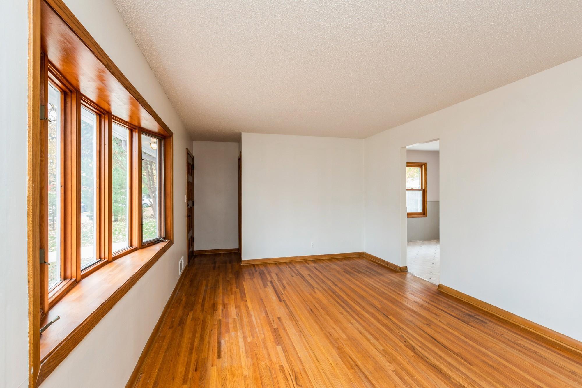 33 Ferndale Street N