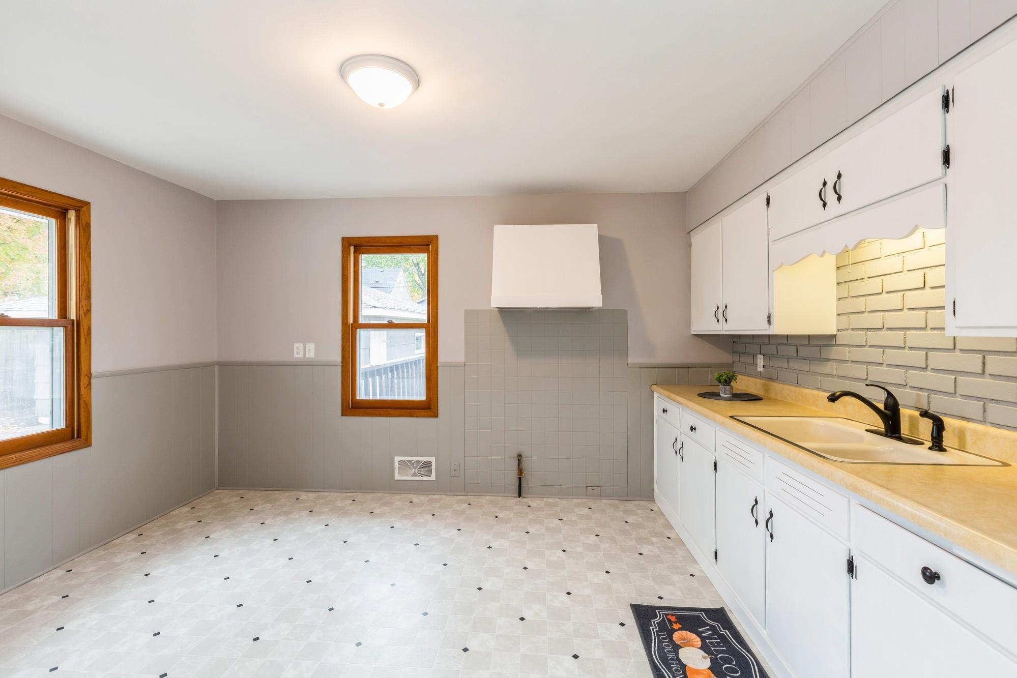 33 Ferndale Street N