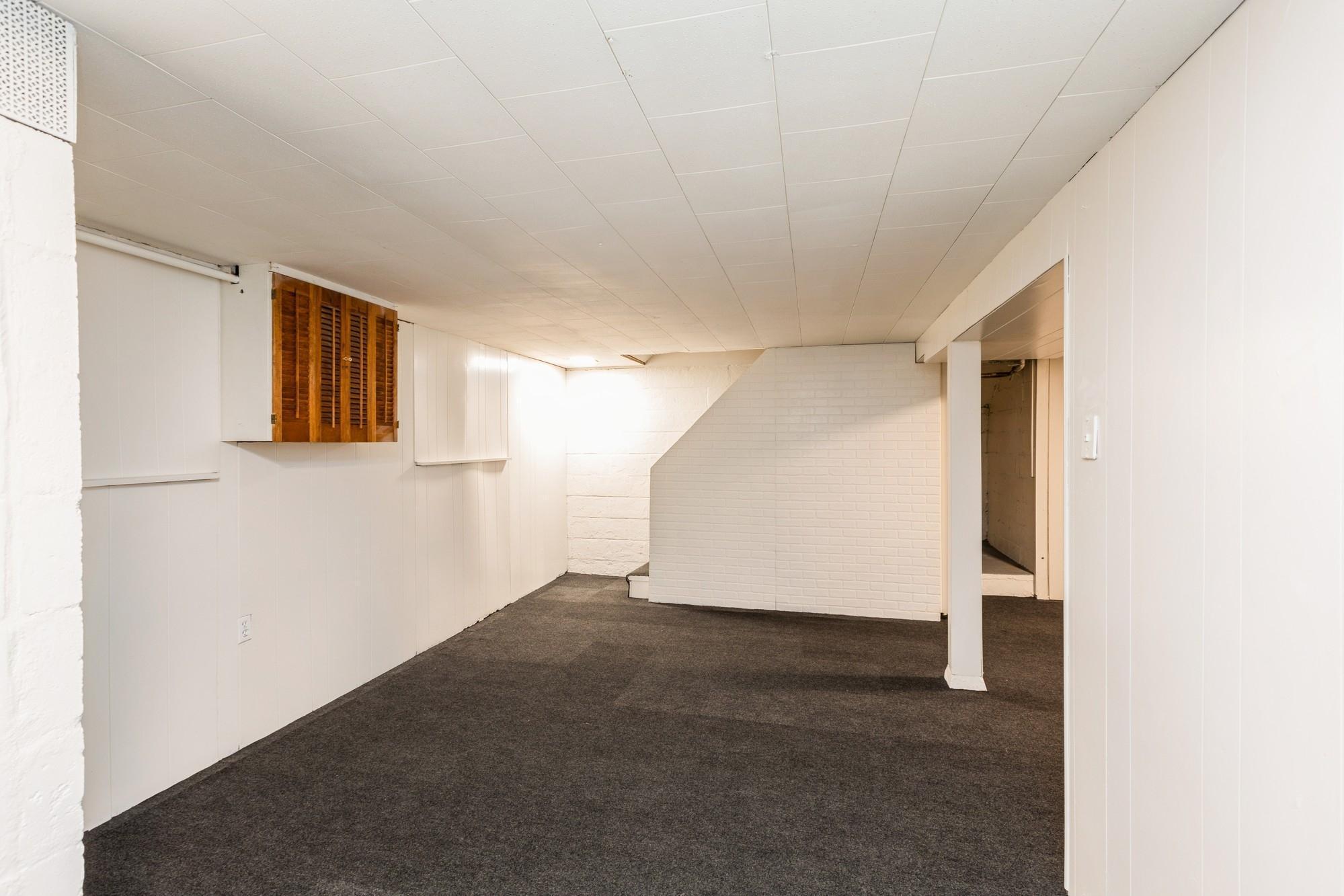 33 Ferndale Street N