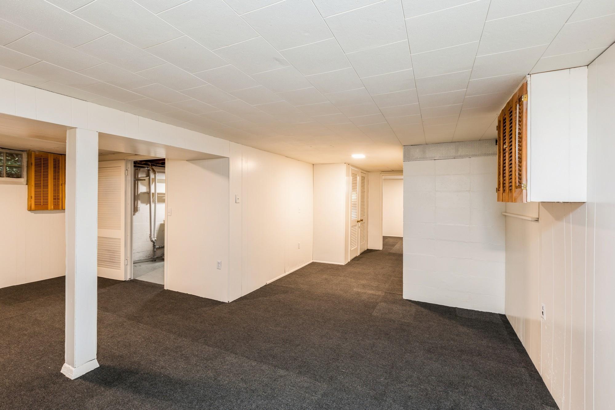 33 Ferndale Street N