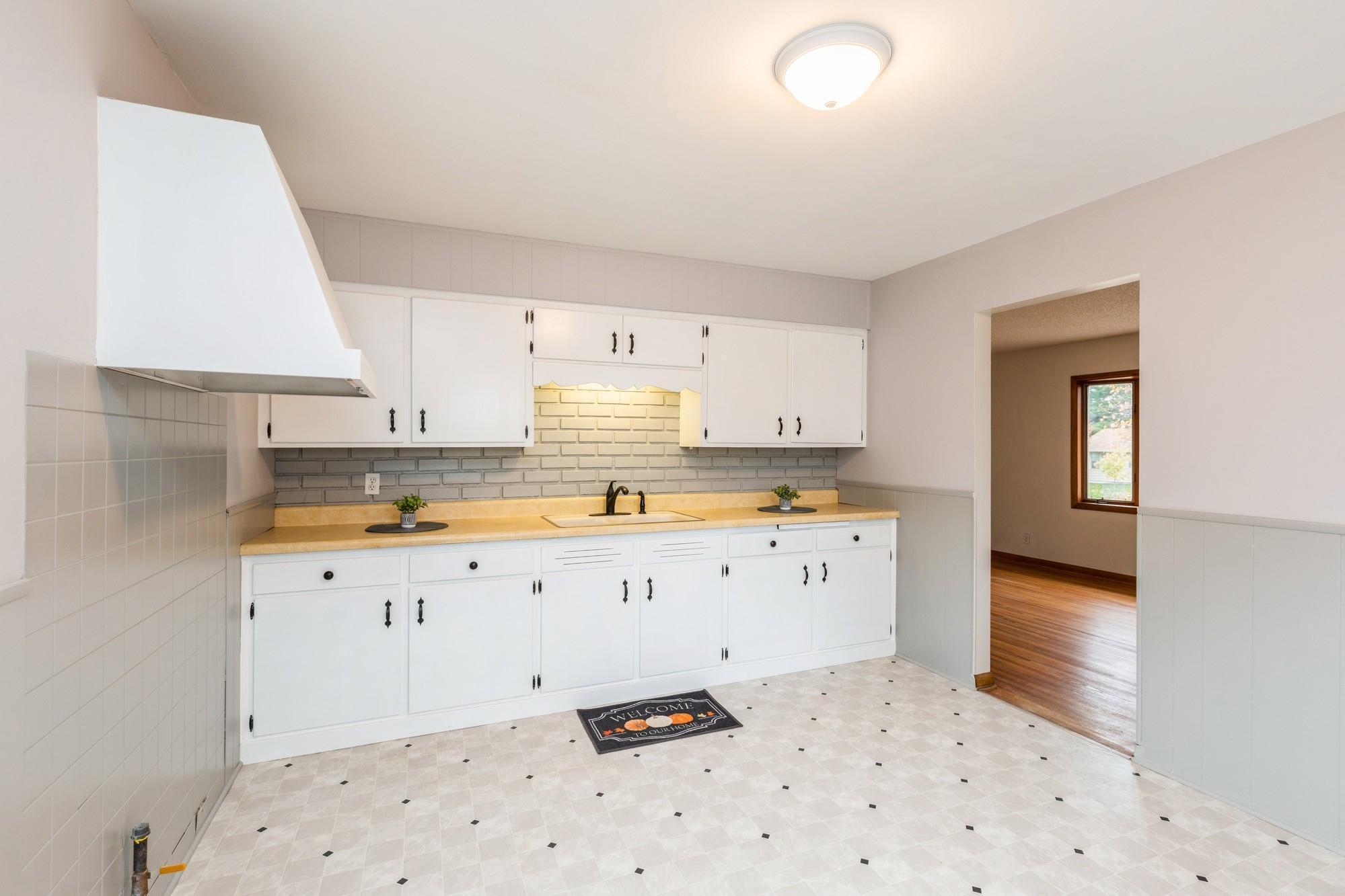 33 Ferndale Street N