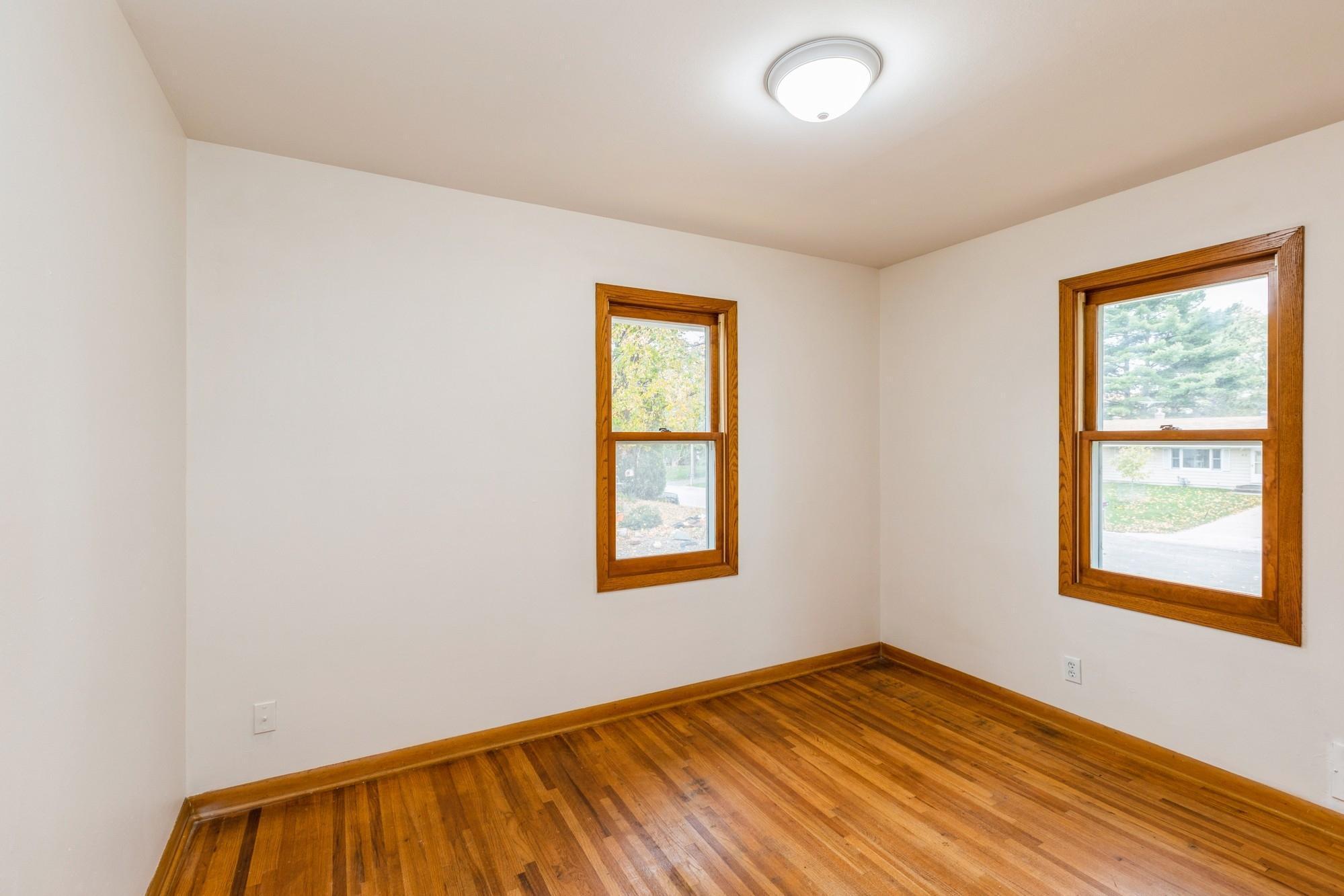 33 Ferndale Street N