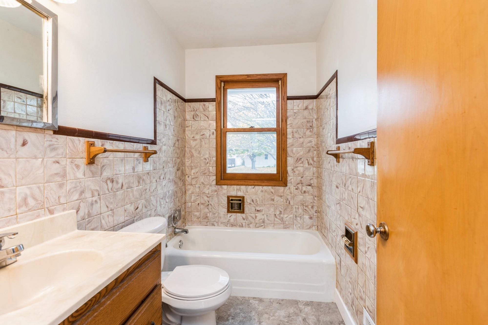 33 Ferndale Street N