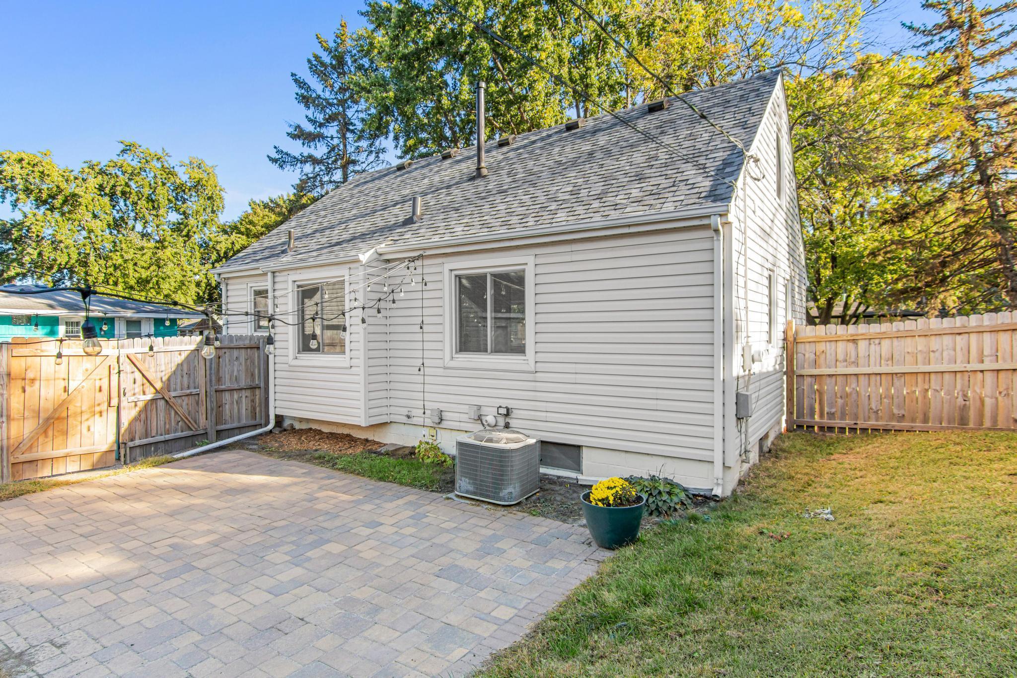 115 Crown Road NE