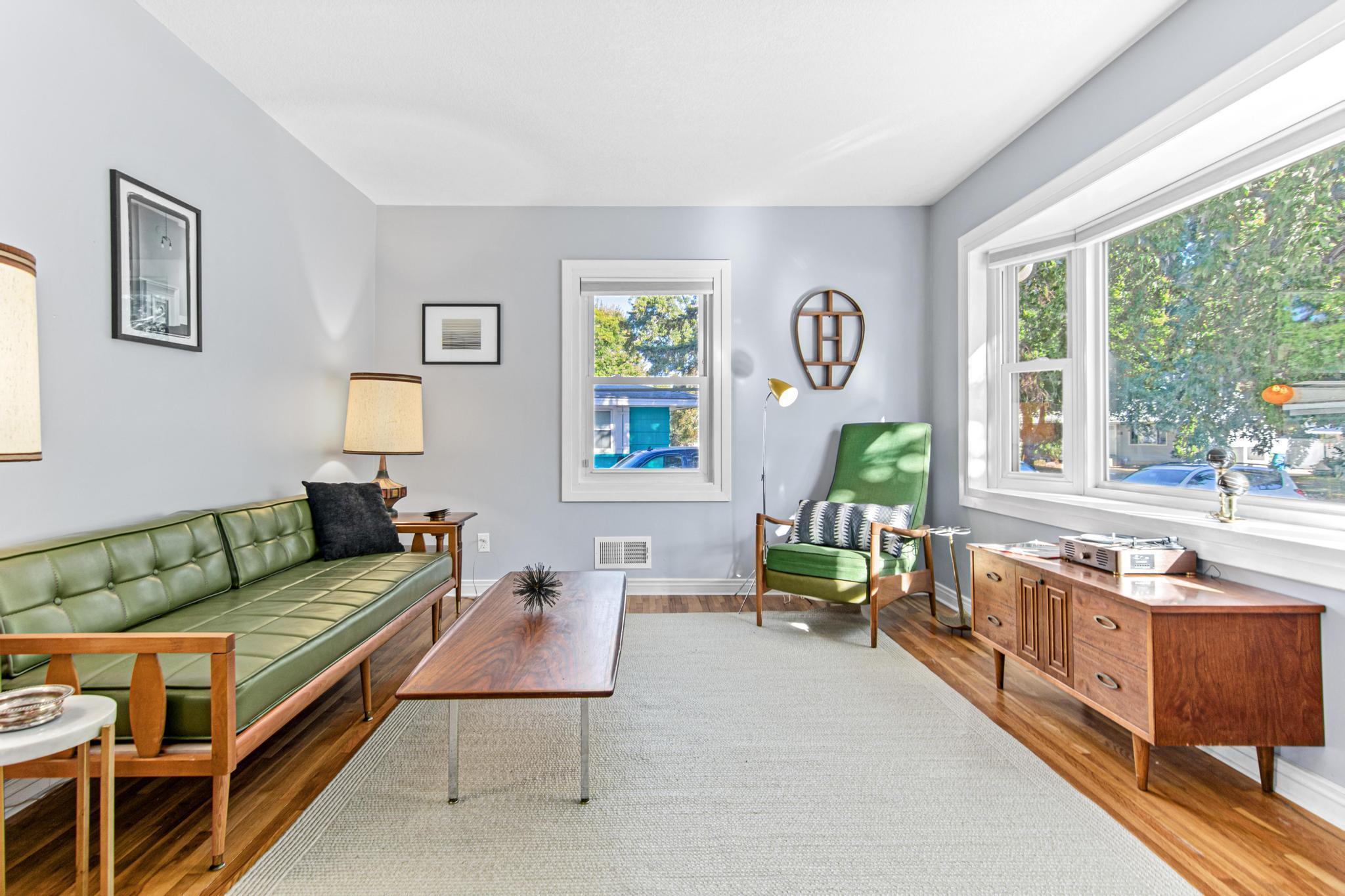 115 Crown Road NE